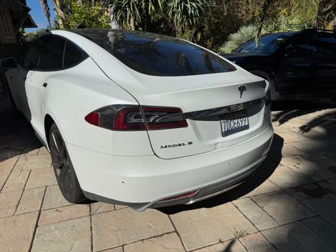 Used 2013 Tesla Model S Sedan 4D image 8