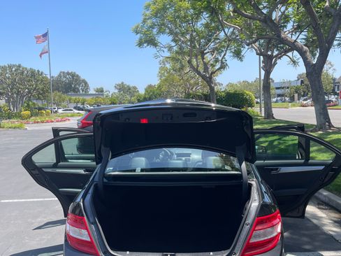 Used 2010 Mercedes-Benz C 300 Sedan image 11