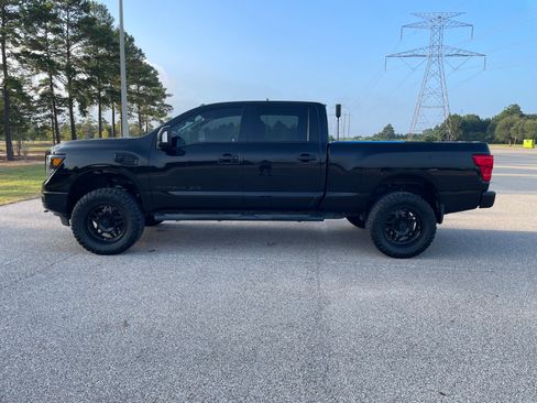 Used 2018 Nissan Titan SV w/ SV Convenience Package image 1