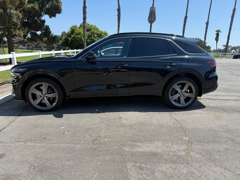 Used 2023 Genesis GV70 2.5T w/ Sport Prestige Package image 5