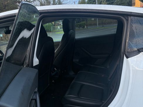 Used 2021 Tesla Model Y Long Range image 8