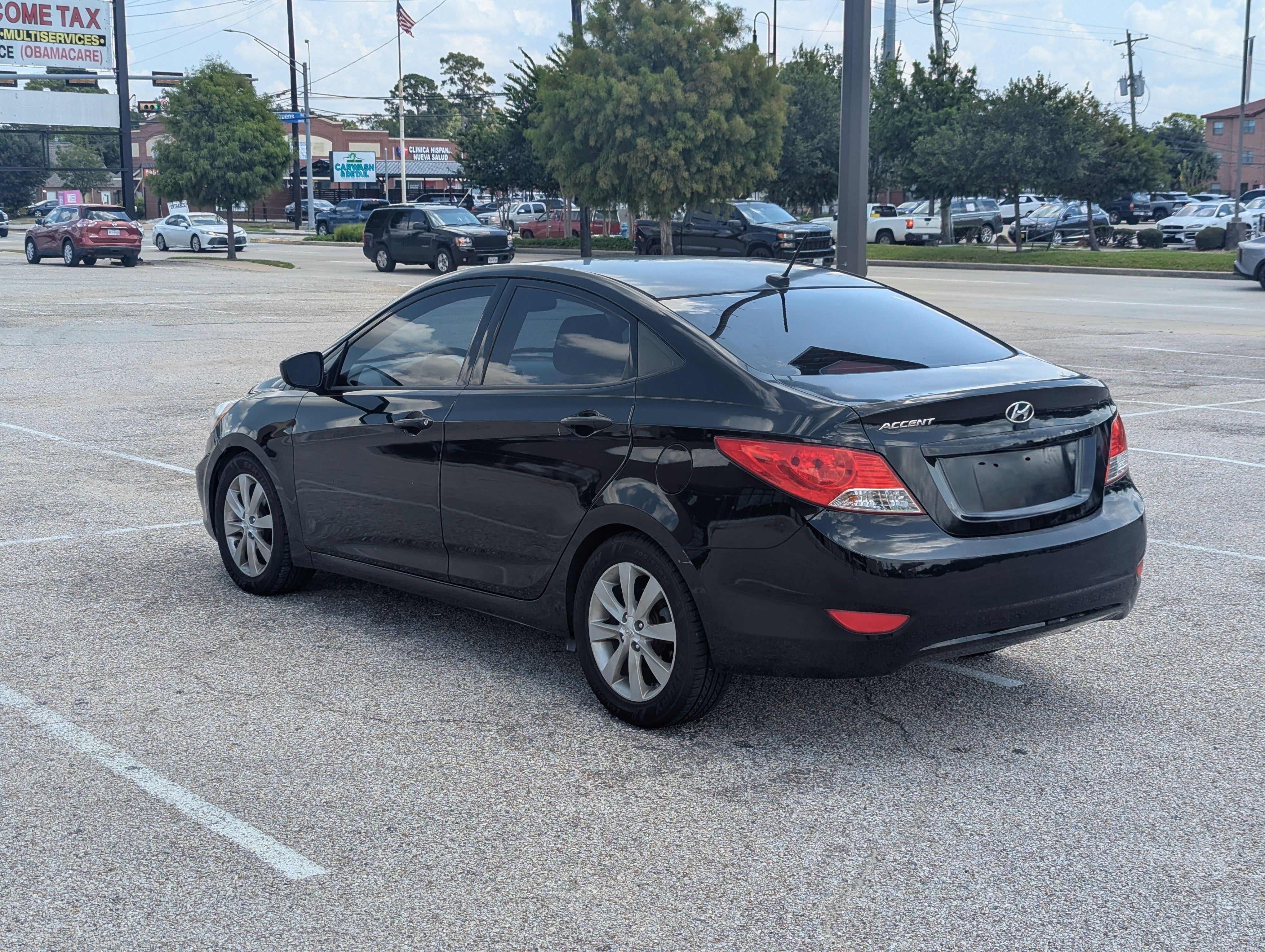 Used 2013 Hyundai Accent GLS w/ Premium Pkg FWD image 13