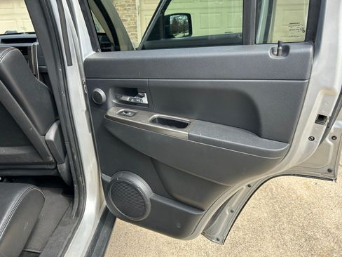 Used 2012 Jeep Liberty Limited image 23