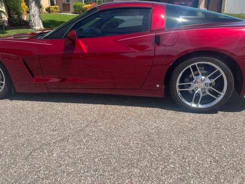 Used 2007 Chevrolet Corvette Coupe w/ Preferred Equipment Group RWD image 2