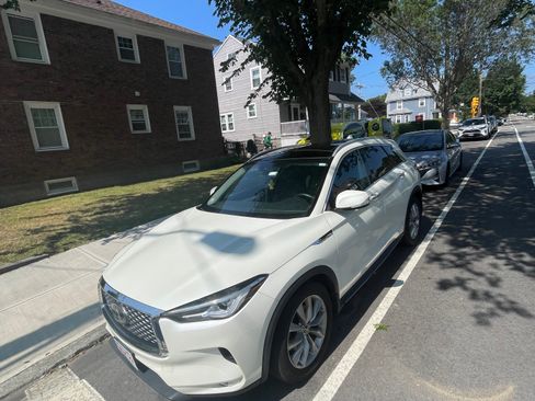 Used 2019 INFINITI QX50 Luxe w/ Navigation Package AWD/4WD image 2