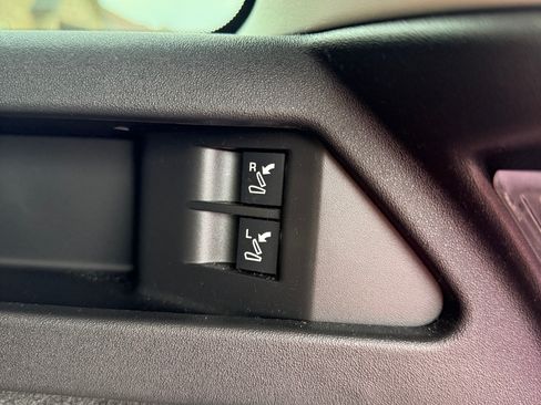 Used 2018 Land Rover Discovery Sport HSE image 18