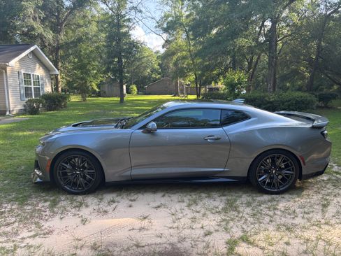 Used 2019 Chevrolet Camaro ZL1 RWD image 5