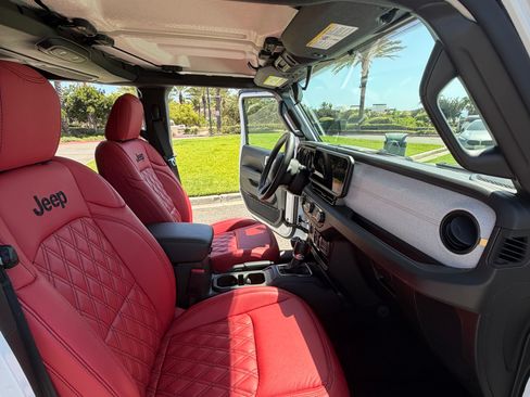 Used 2026 Jeep Wrangler Unlimited Sport AWD/4WD image 6