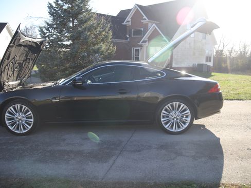 Used 2010 Jaguar XK Coupe RWD image 29
