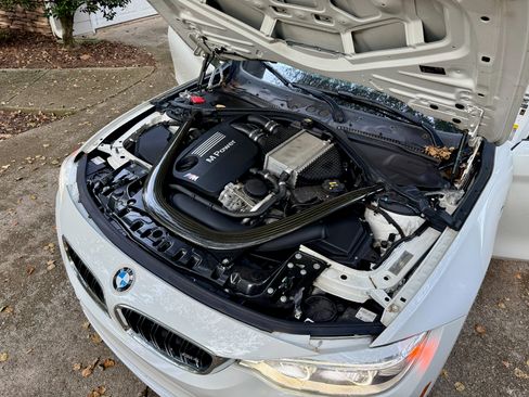 Used 2015 BMW M4 Convertible image 17