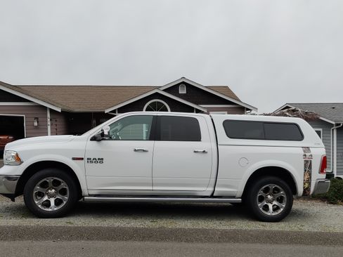 Used 2018 RAM 1500 Laramie w/ Convenience Group image 5