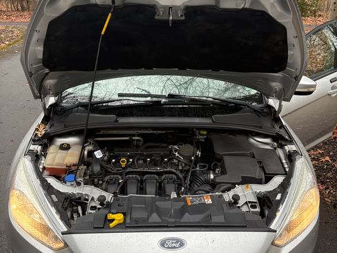 Used 2016 Ford Focus SE w/ SE Cold Weather Package image 9