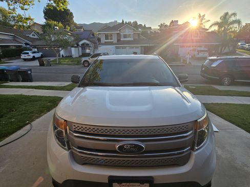 Used 2014 Ford Explorer FWD image 2