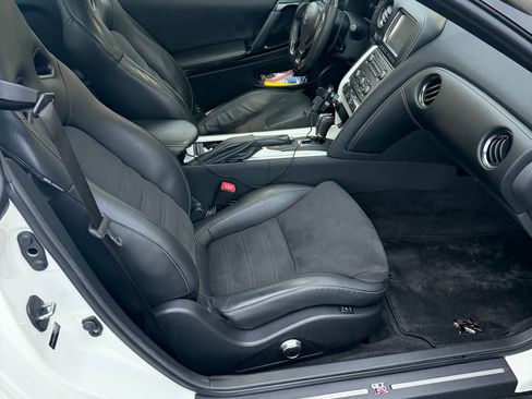 Used 2016 Nissan GT-R Premium image 8