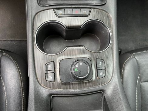 Used 2020 GMC Acadia SLT FWD image 14