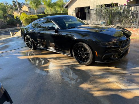 Used 2025 Ford Mustang Coupe image 1