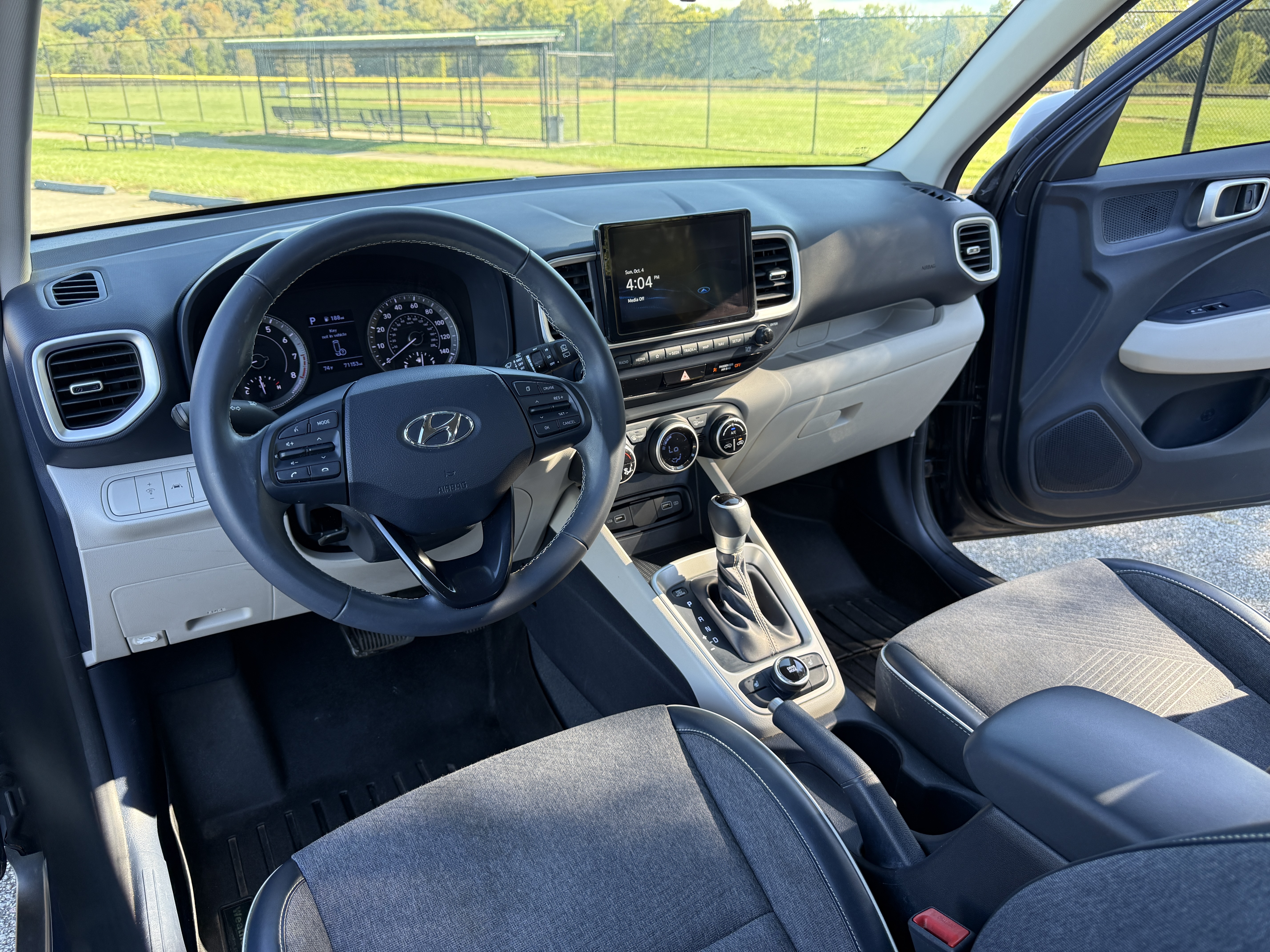 Used 2022 Hyundai Venue Limited FWD image 12