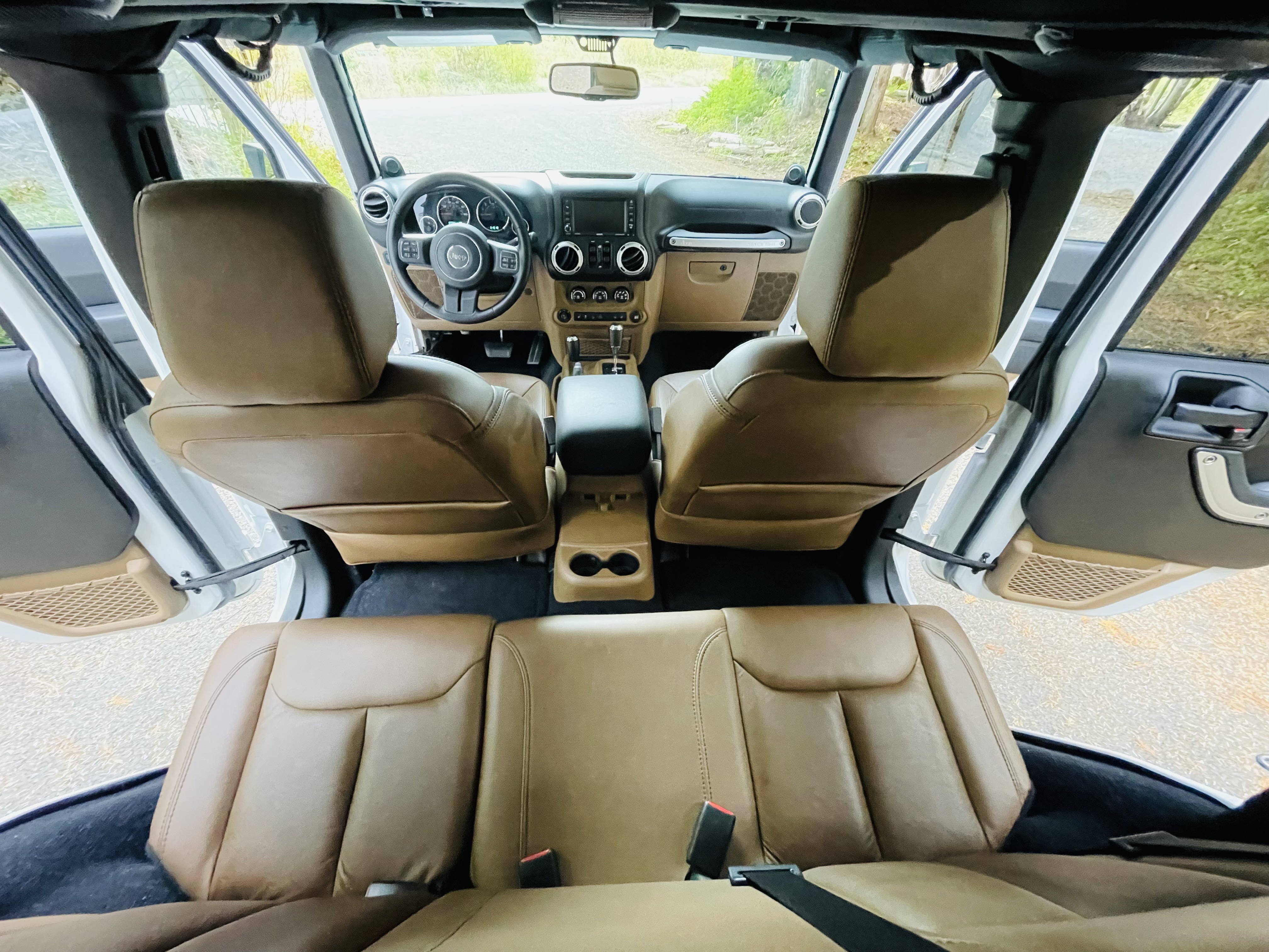 Used 2014 Jeep Wrangler Unlimited Rubicon w/ Connectivity Group AWD/4WD image 13