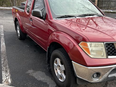 Used 2007 Nissan Frontier SE w/ SE Value Truck Pkg image 2