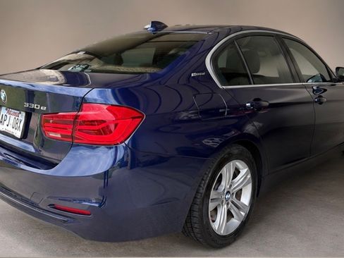 Used 2017 BMW 330e RWD image 8