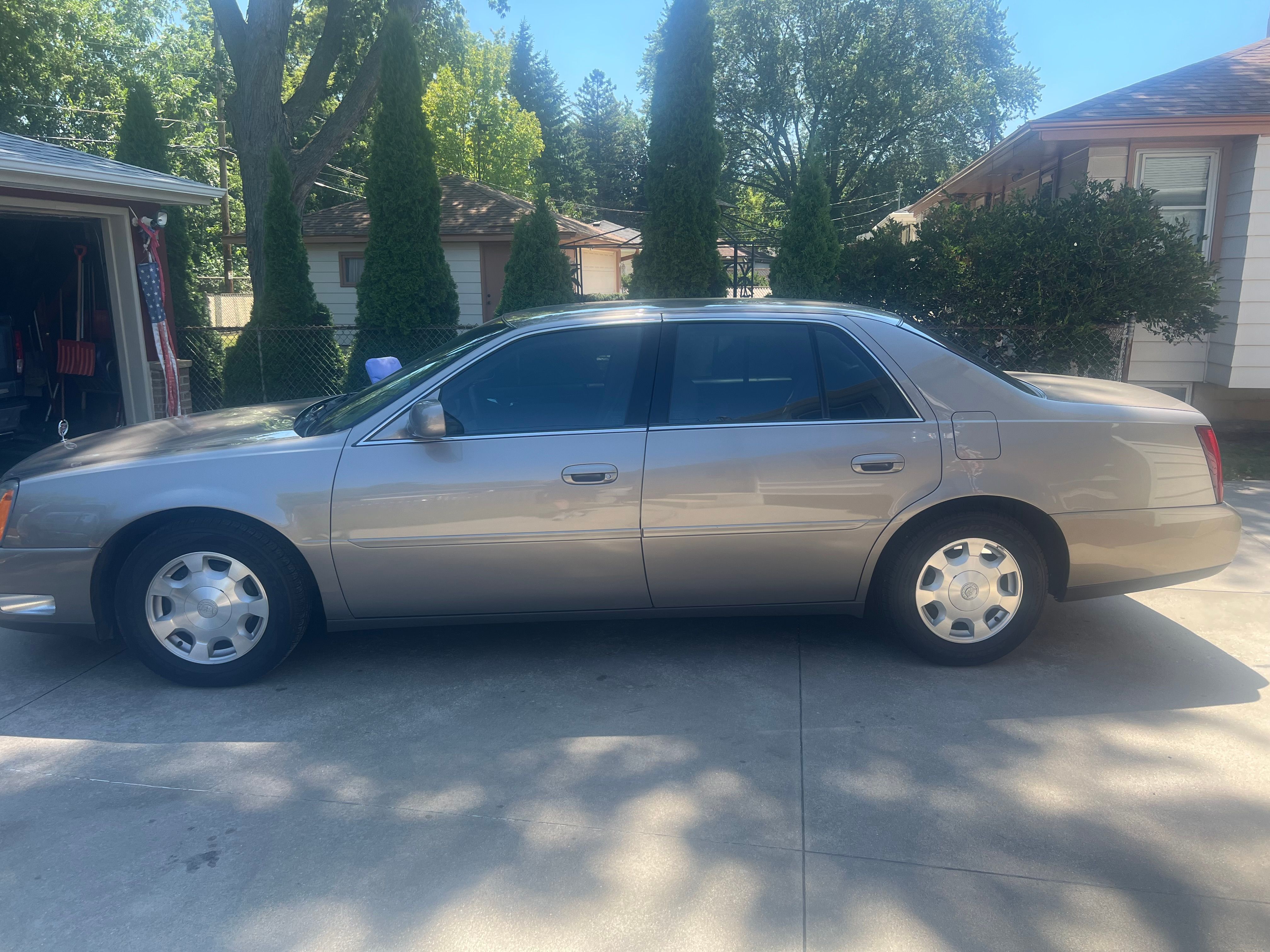 Used 2002 Cadillac De Ville FWD image 1