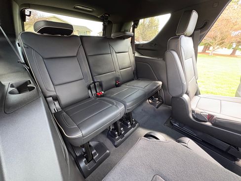 Used 2024 Chevrolet Tahoe Premier w/ Premium Package image 8