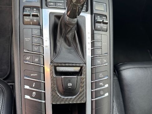 Used 2015 Porsche Macan Turbo AWD/4WD image 13