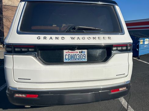 Used 2022 Jeep Grand Wagoneer Series III w/ Rear Seat Video Group 1 image 9