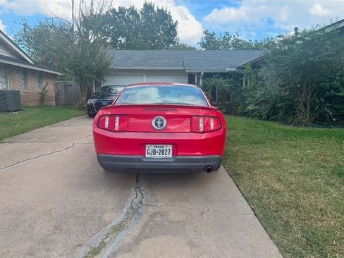 Used 2010 Ford Mustang Coupe image 9