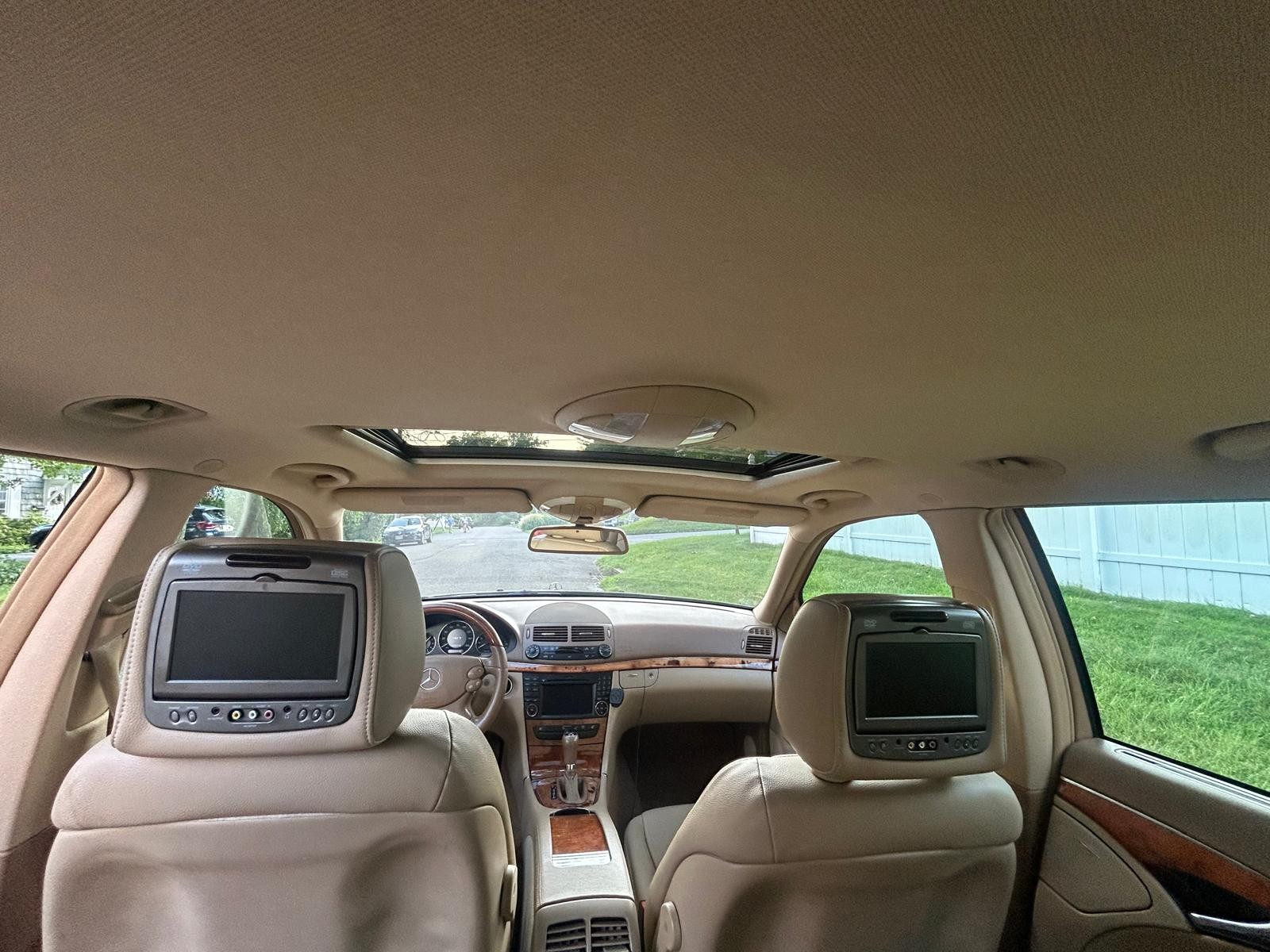 Used 2009 Mercedes-Benz E 350 4MATIC Wagon image 11
