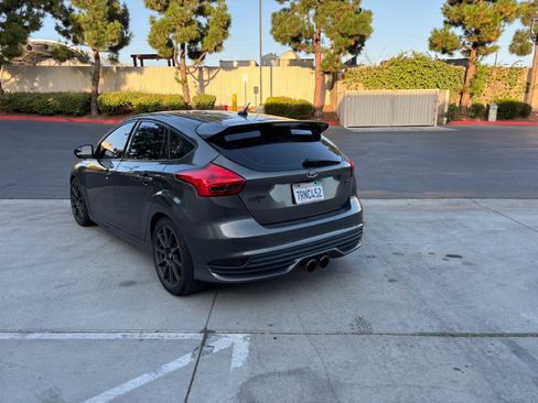 Used 2016 Ford Focus ST FWD image 5