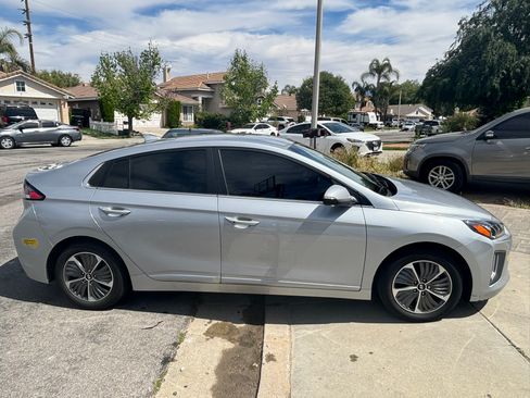 Used 2022 Hyundai Ioniq SEL image 6