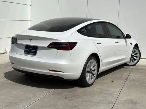 Used 2021 Tesla Model 3 Standard Range Plus image 2