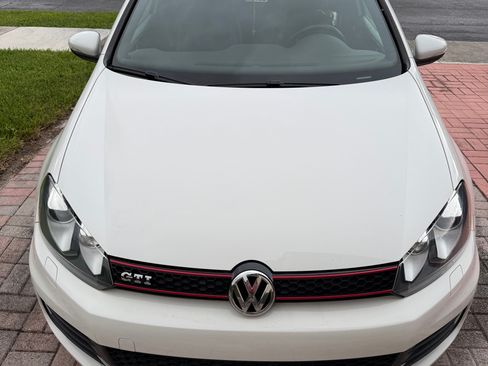 Used 2011 Volkswagen Golf 2-Door FWD image 2