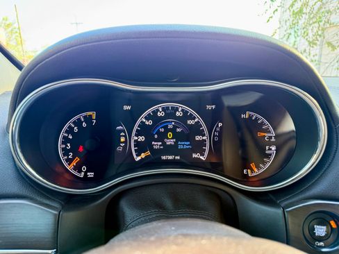 Used 2017 Jeep Grand Cherokee Overland AWD/4WD image 12