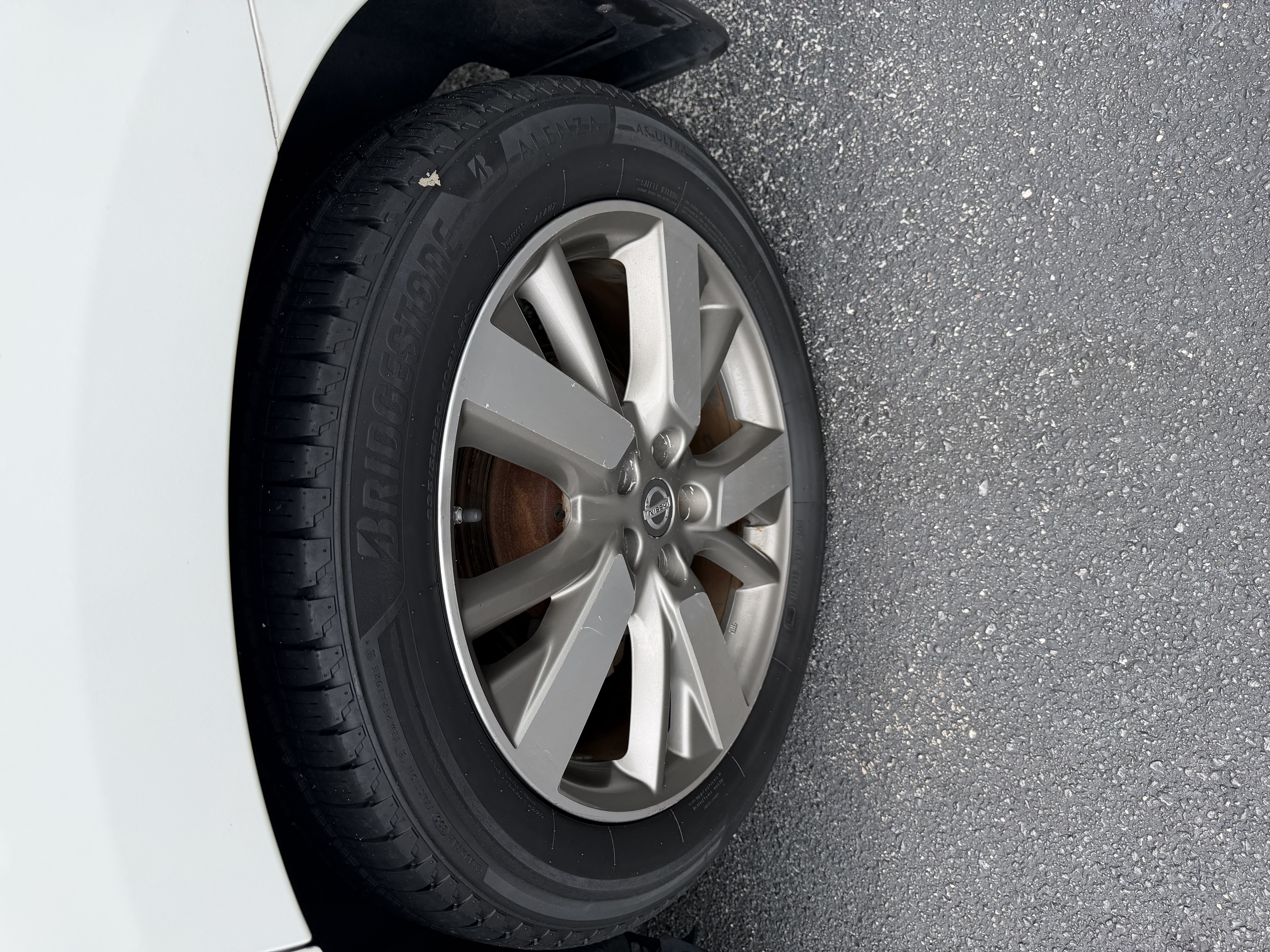 Used 2014 Nissan Pathfinder Platinum FWD image 17