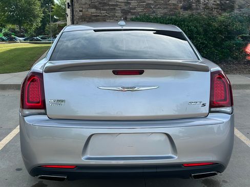 Used 2018 Chrysler 300 S AWD/4WD image 5
