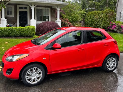 Used 2011 MAZDA MAZDA2 Sport image 2