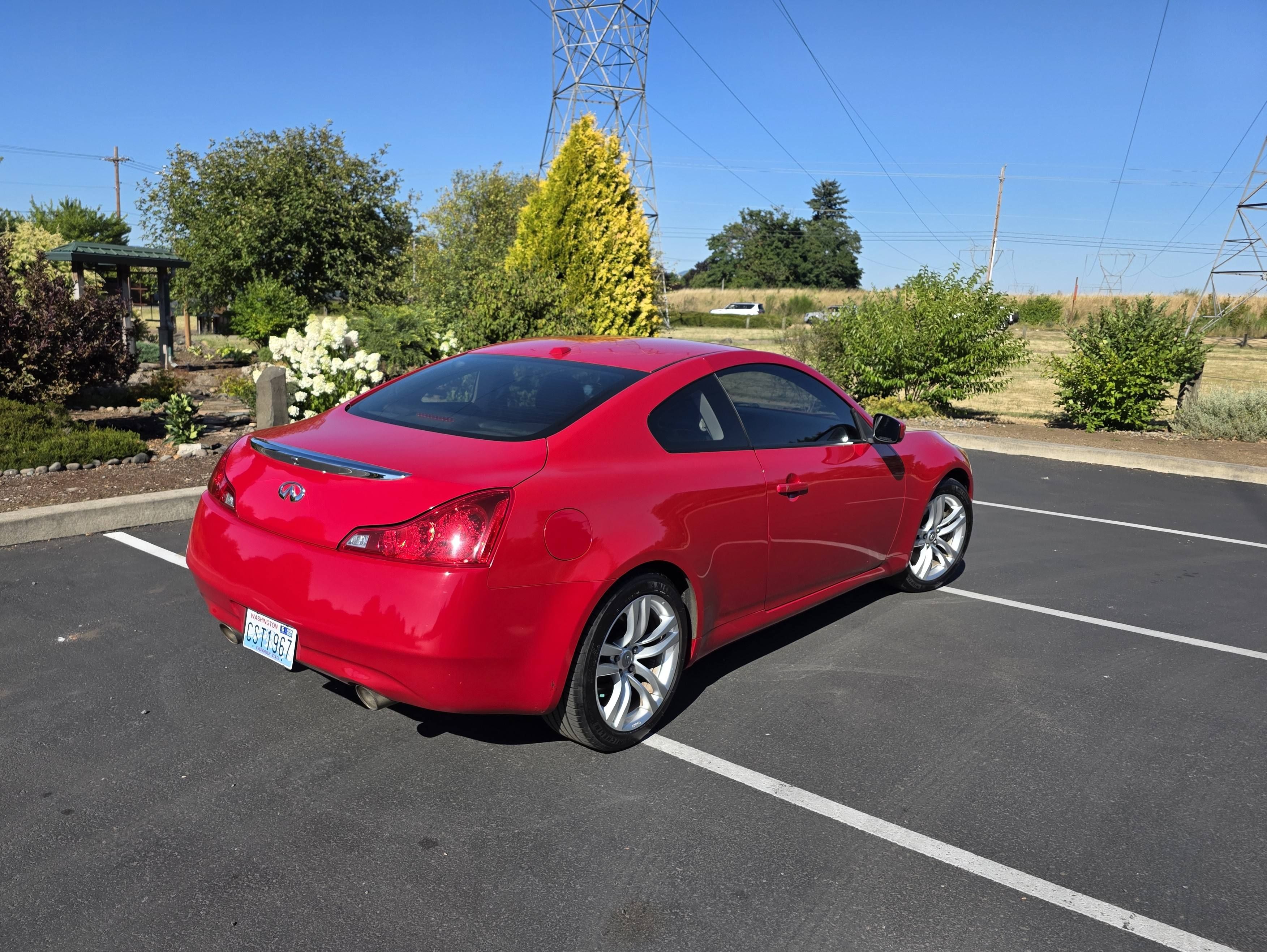 Used 2010 INFINITI G37 Journey RWD image 5
