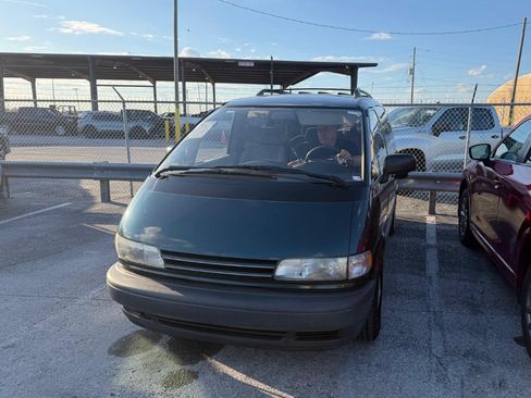 Used 1997 Toyota Previa LE image 4