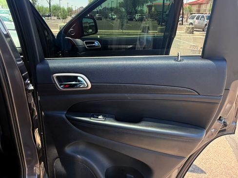 Used 2016 Jeep Grand Cherokee Laredo w/ Quick Order Package 23E RWD image 12
