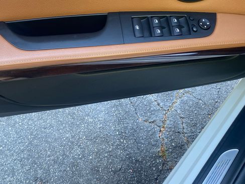 Used 2012 BMW 335i Convertible image 17