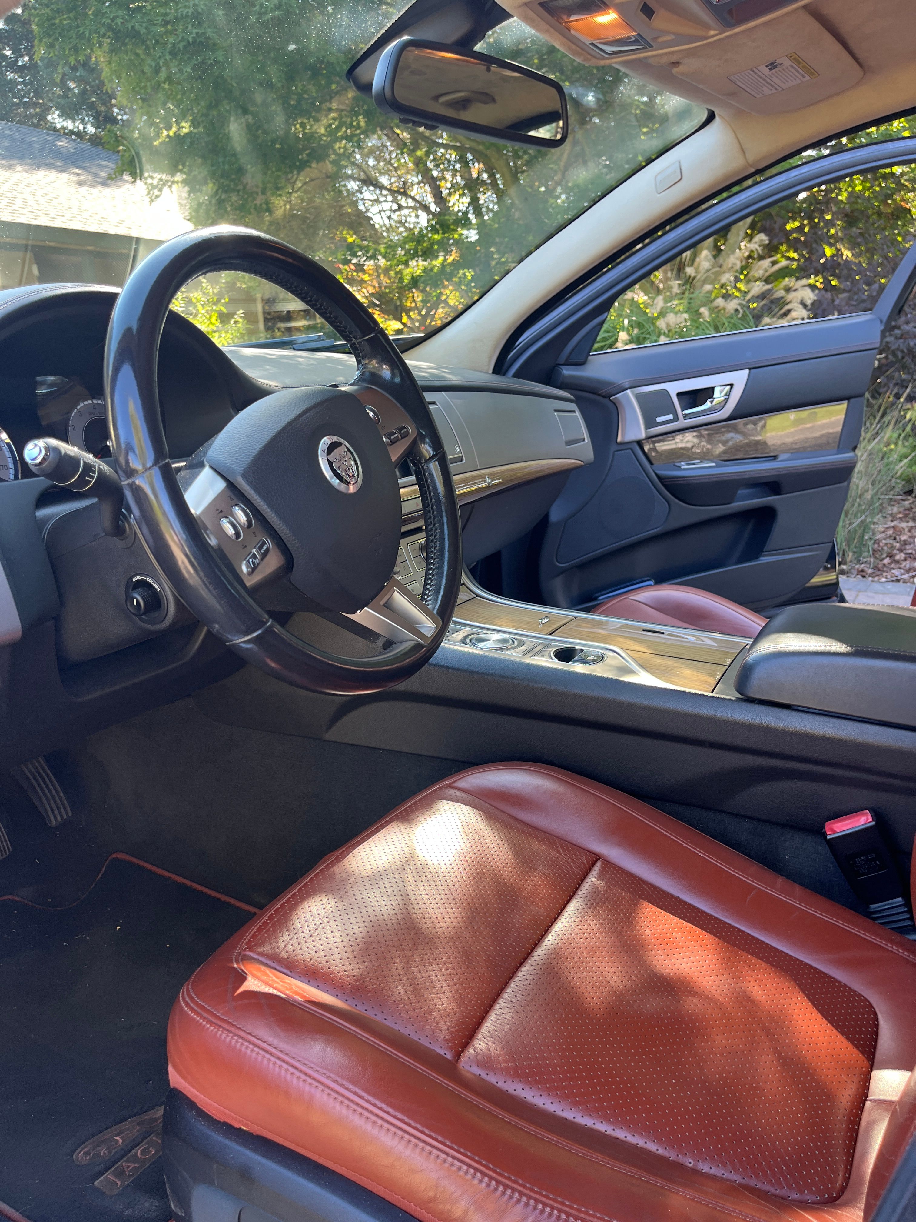 Used 2011 Jaguar XF Supercharged RWD image 16