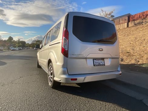 Used 2015 Ford Transit Connect XLT image 5