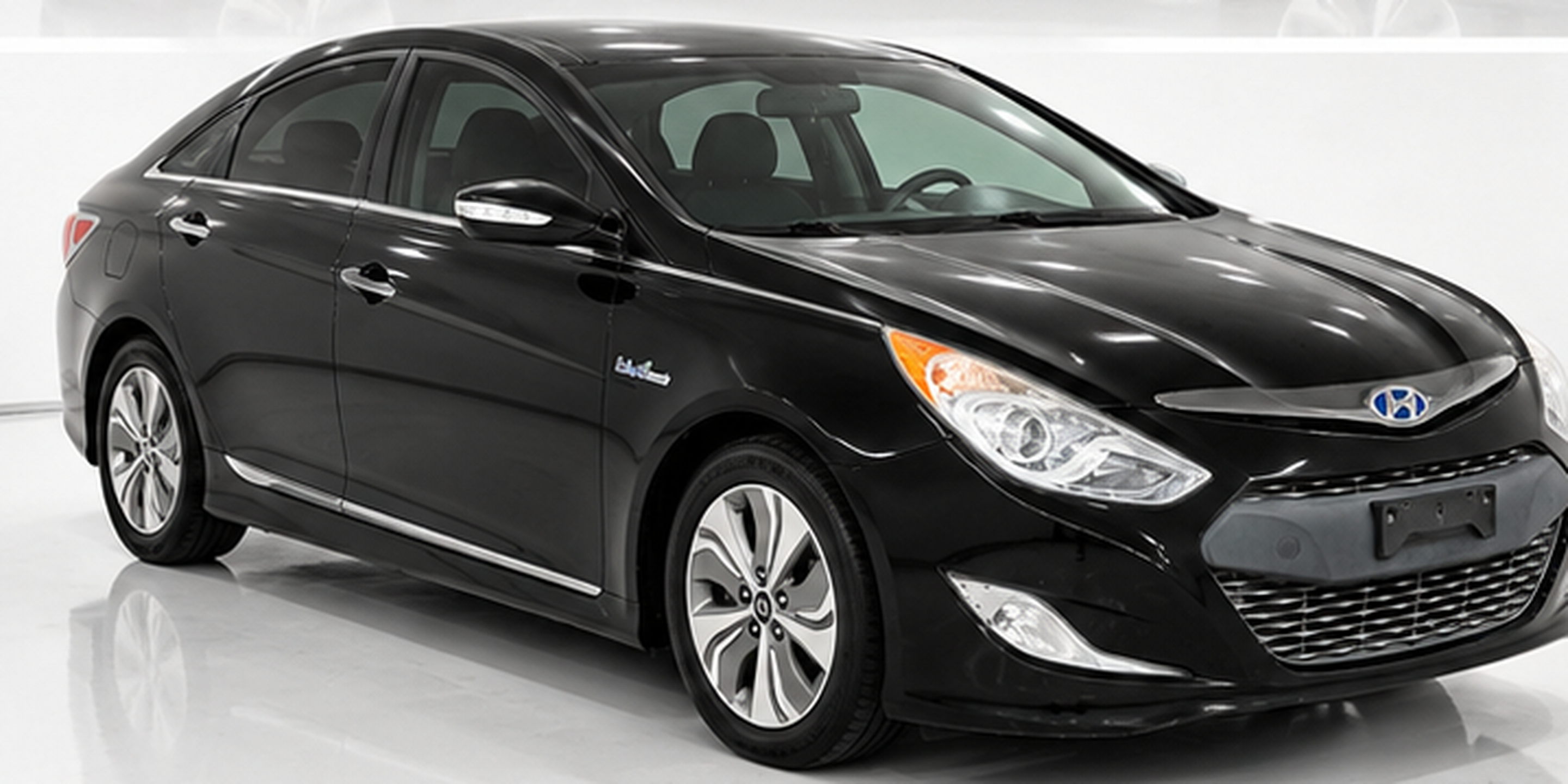 Used 2014 Hyundai Sonata Limited w/ Panoramic Sunroof Package 02 FWD image 2