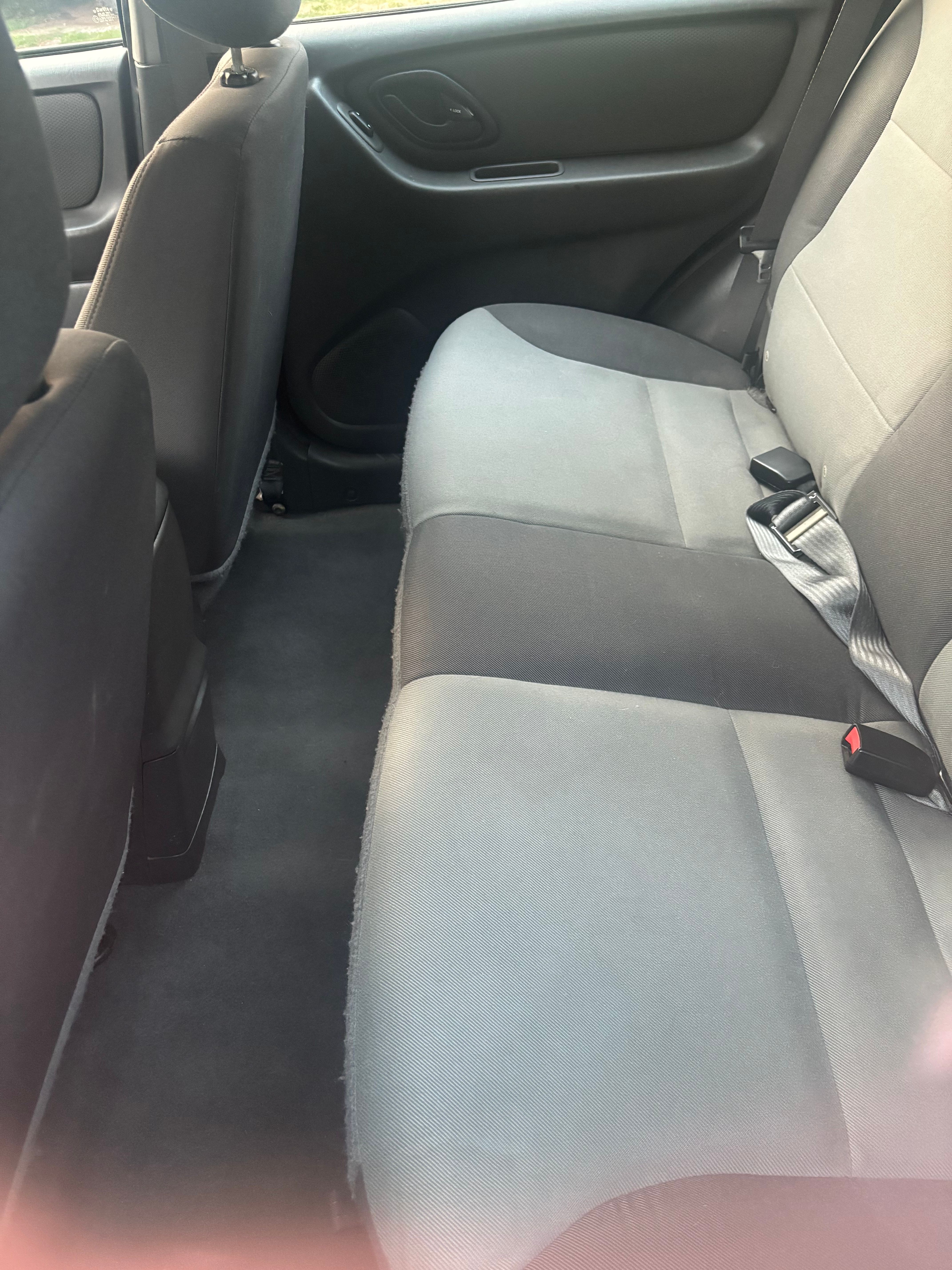 Used 2004 Ford Escape XLS AWD/4WD image 5