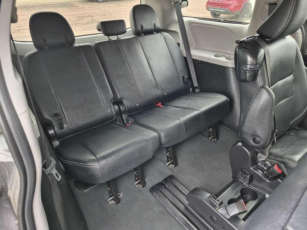 Used 2020 Toyota Sienna SE FWD image 5