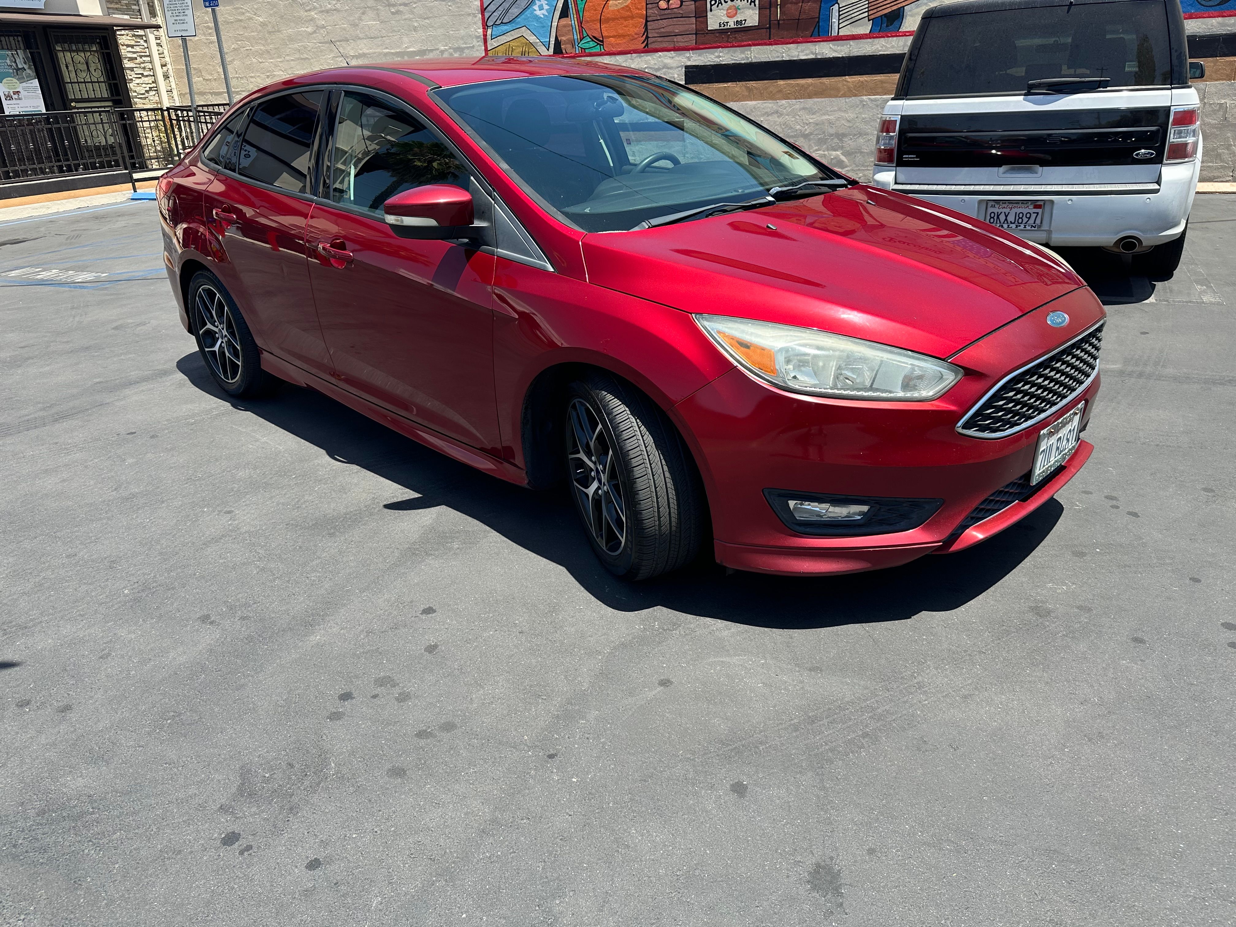 Used 2016 Ford Focus SE w/ SE Sport Package FWD image 2