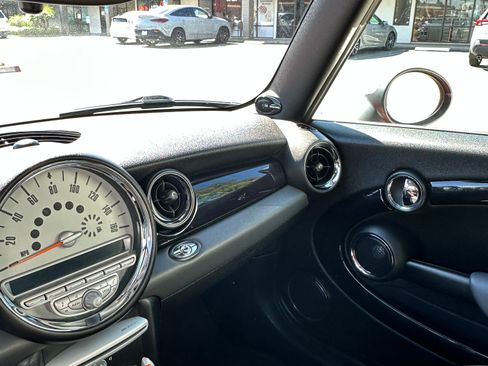 Used 2010 MINI Cooper Convertible image 10