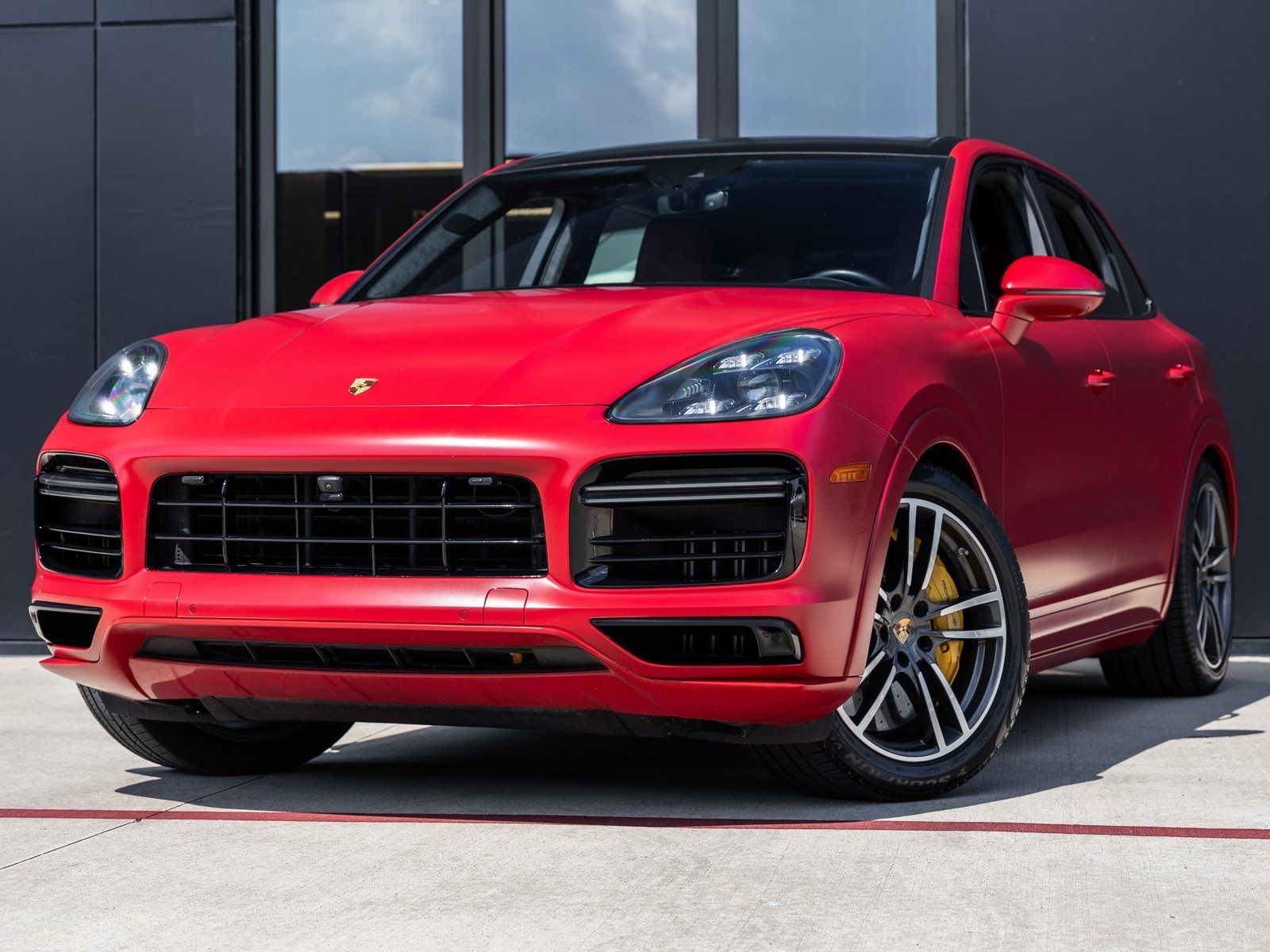 Used 2021 Porsche Cayenne Turbo AWD/4WD image 1